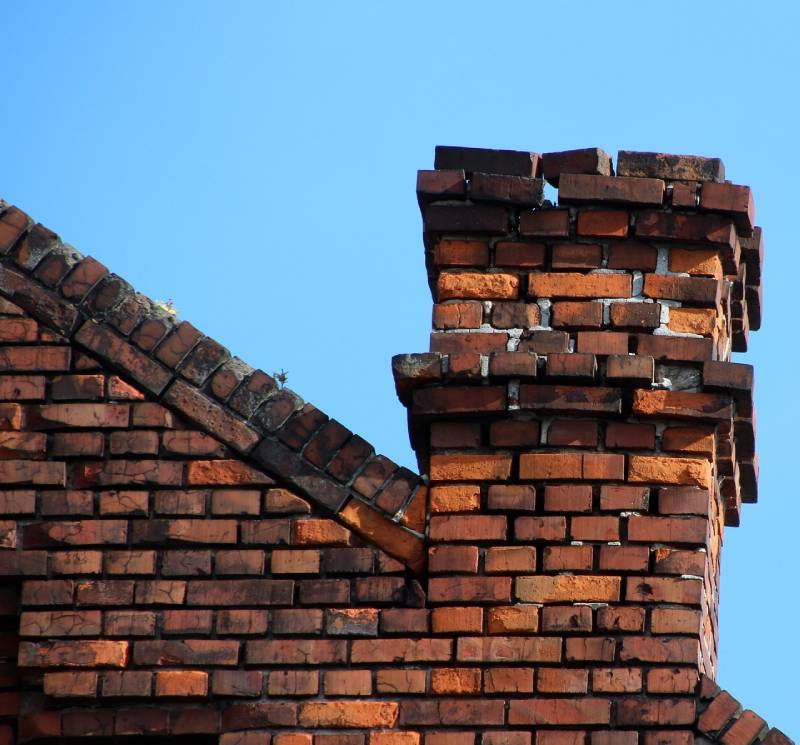 Damaged chimney on an Lincolnshire home showing cracks and missing mortar